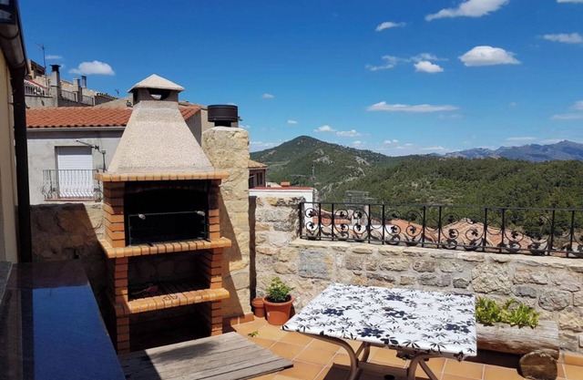Apartment In A Hotel 'Casa Rural Cal Puyo' with Mountain View, Wi-Fi and Air Conditioning