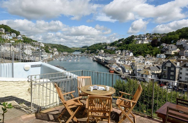 Apartment in fabulous position with sea and harbour views!