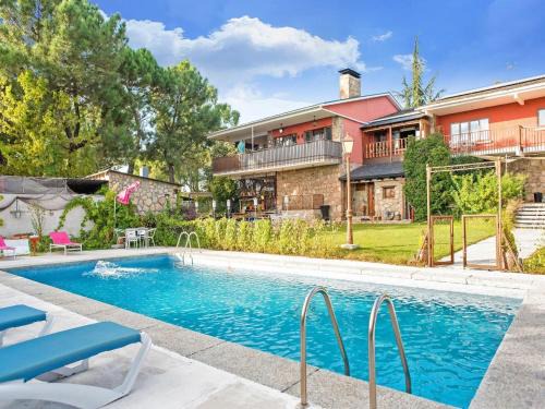 Apartment in Galapagar with Pool and Sauna
