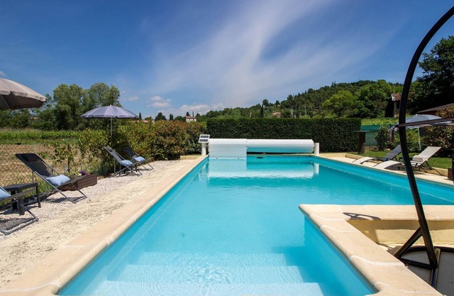 Apartment in Gargas near Route des Ocres