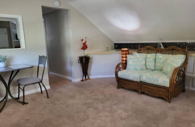 Apartment in Historical Longwood