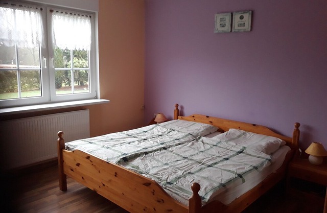 Apartment, in-house tennis court, dogs welcome, ideal for. Children,