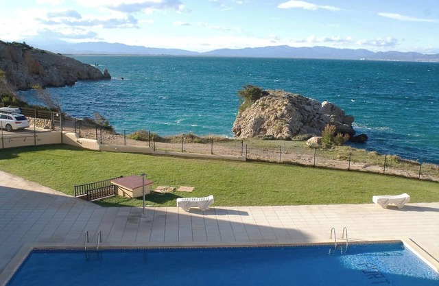 Apartment in illa Mateua/next to Montgó cove, La Escala (Costa Brava/Gerona).