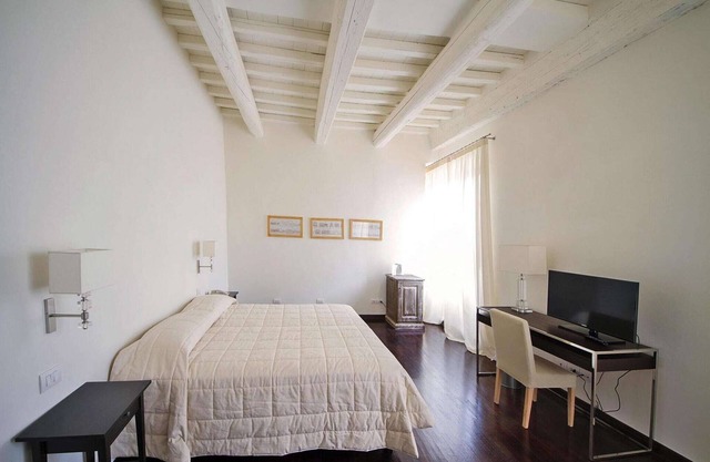 Apartment in Tuscany with Large Pool