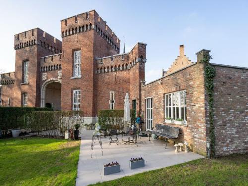 Apartment in Kruibeke Wissekerke Castle
