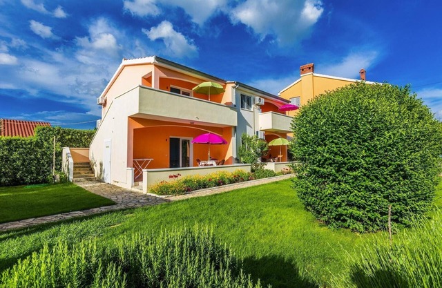 Apartment in Nin near the Beach & Pool