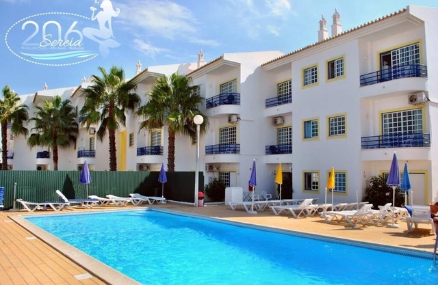 Apartment in Albufeira, Praia da Oura with pool and great location