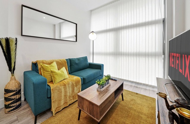 Apartment in Slough On-site Free Parking