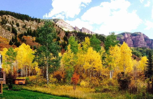 Apartment in spectacular mountain location viewing the red cliffs of Redstone.