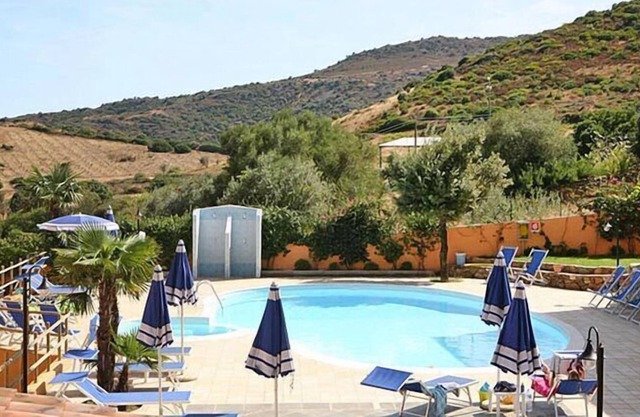 Apartment in Tamarispa with garden furniture