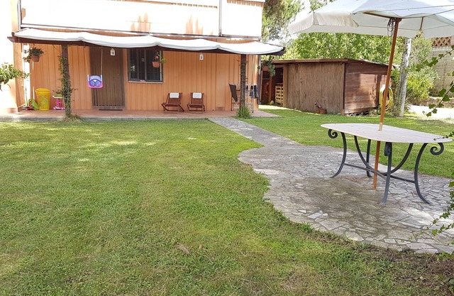 Apartment in villa on independent garden in a large park just renovated