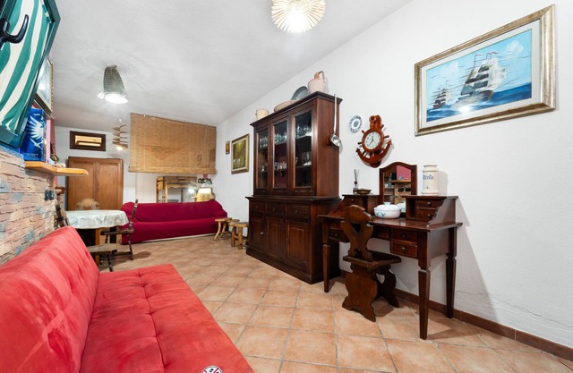 Apartment 'Isola Rossa Casa' with Wi-Fi