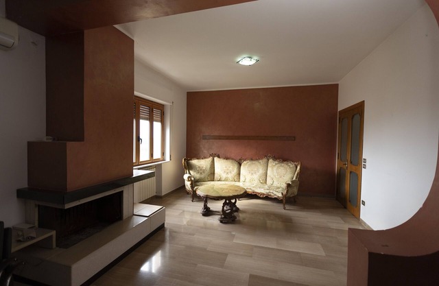 Apartment 'Casa Rina - Secondo Piano' with Balcony and Wi-Fi