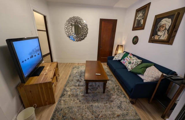 Apartment just 5 minutes from the Olympic Stadium and right in the park!