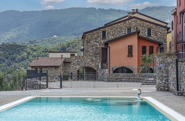 Apartment 'La Renée' with Sea View, Shared Pool and Air Conditioning