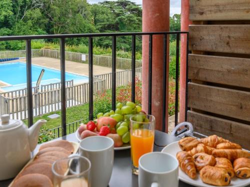Apartment Le Château de Kergonano-7 by Interhome
