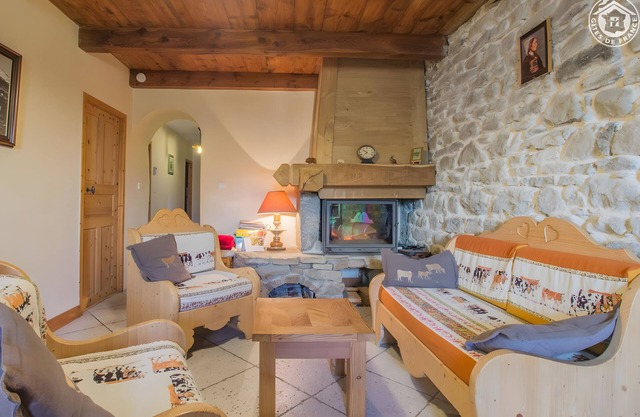 Apartment 'Le Blanchon' with Mountain View and Wi-Fi