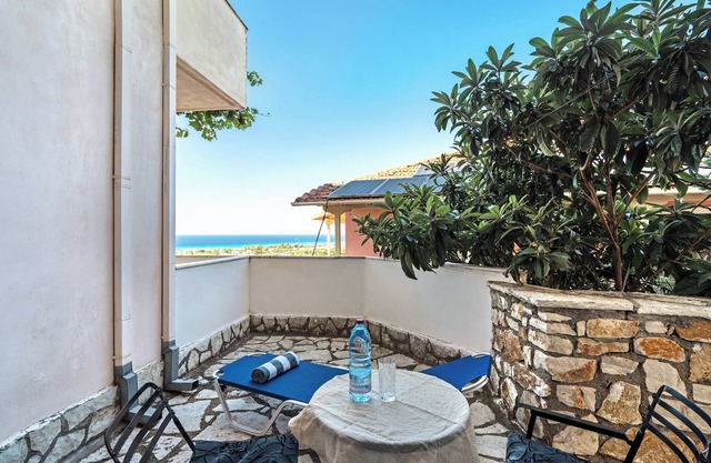 Apartment "Lefkothea 5" with Sea View, Balcony & Wi-Fi