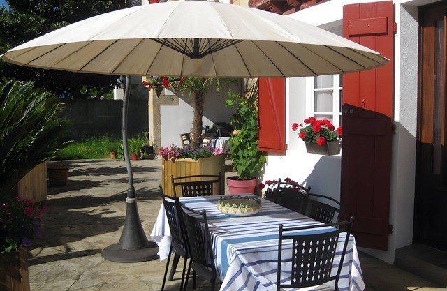 Apartment 'Location Saisonnière' with Private Terrace, Shared Garden and Wi-Fi