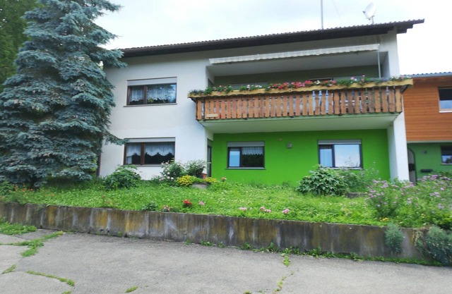 Apartment 'Mit 80qm' with Shared Terrace and Wi-Fi