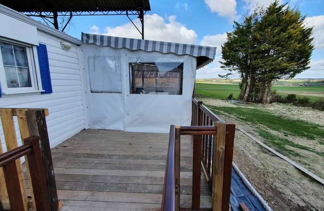 Apartment "Mobile Home Serge" with Private Terrace, Shared Garden & Wi-Fi