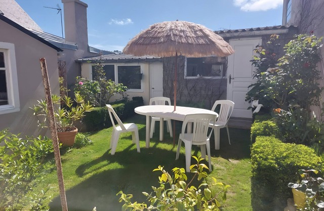 Apartment 'Morgat Plage 1er Coté Rue' with Shared Garden and Wi-Fi