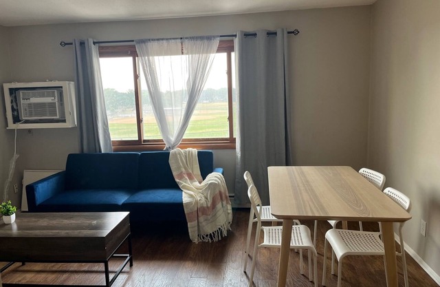 Apartment near MOA and airport with quick access to most areas in the metro