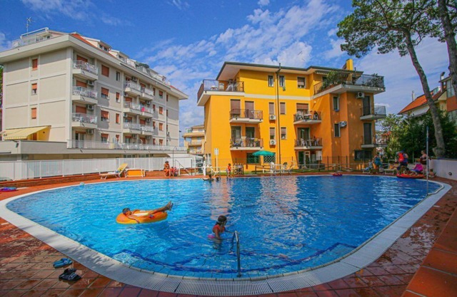 Apartment no.9 facing pine forest pool condominium Elite with pool wi-fi