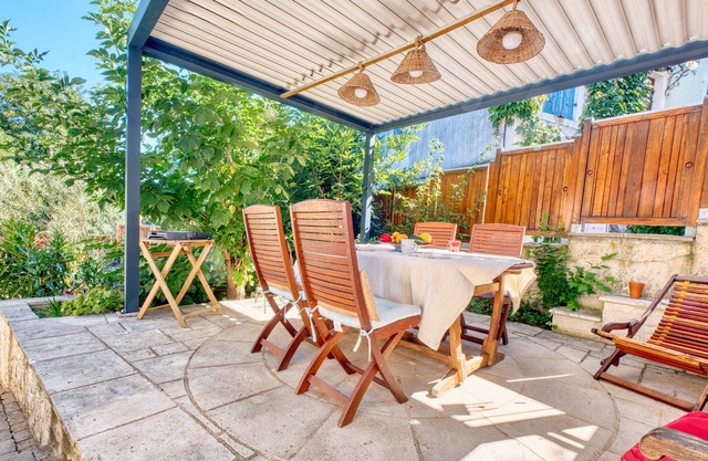Apartment "Olympe" with Private Terrace, Private Garden and Wi-Fi