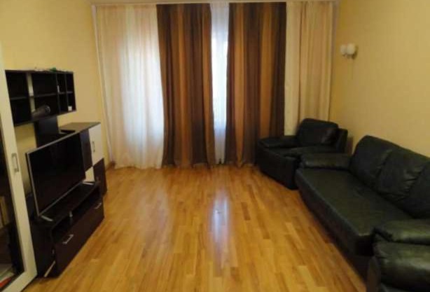 Apartment on Petropavlivs'ka 90