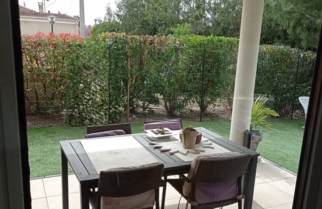 Apartment on the ground floor in a beautiful secure residence.