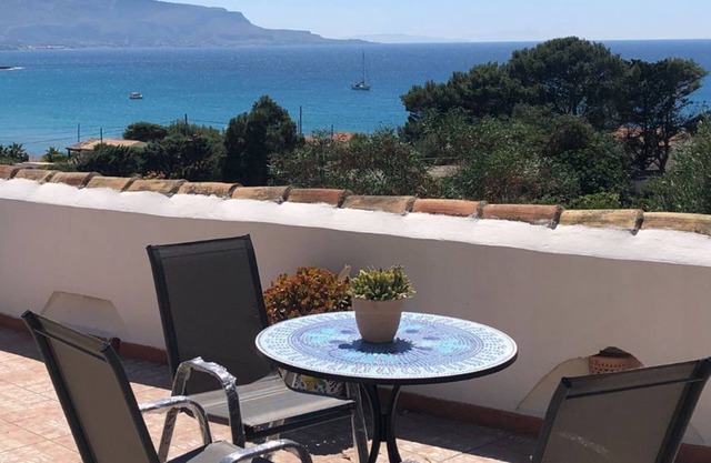 Apartment "Open Space Sul Mare" with Sea View, 3 Terraces and Wi-Fi