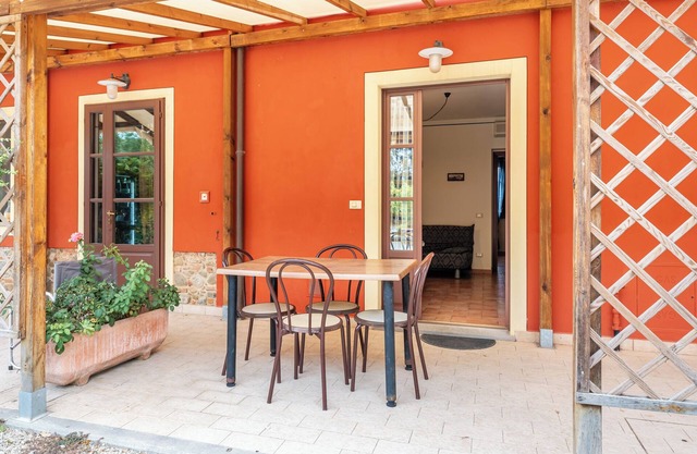 Apartment 'Ortensia Blu' with Shared Pool, Wi-Fi and Air Conditioning