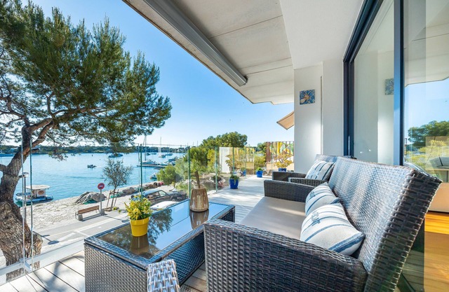 Apartment 'Ponent' with Sea View, Wi-Fi and Air Conditioning