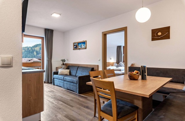 Apartment "Pramstaller Panorama" with Mountain View, Wi-Fi, Balcony & Garden