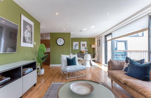 Apartment-Private Bathroom-Two-Bedroom Argyle St 4/3