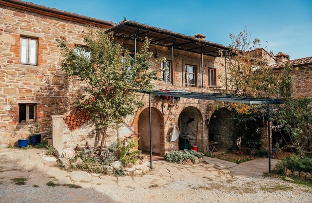 Apartment 'Reggioli- Appartamento Erborista' with Mountain View, Shared Garden and Wi-Fi