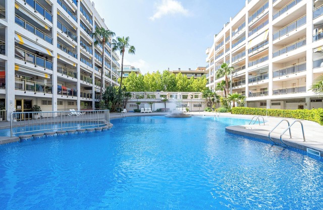 Apartment 'Salou - 111' with Shared Pool, Wi-Fi and Air Conditioning