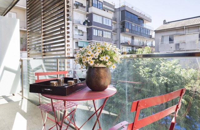 Apartment Sant Gervasi 3 rooms with Terrace and optional parking -WiFi Free