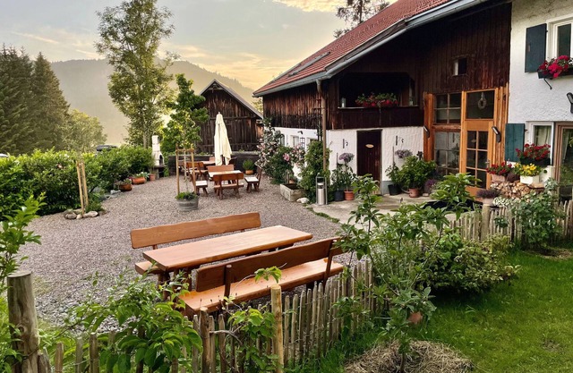 Apartment 'Sorgschrofen' with mountain view and large garden