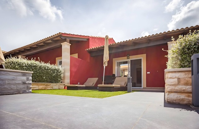 Apartment 'Standard 4' with Shared Pool, Wi-Fi and Air Conditioning