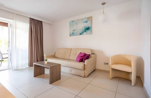 Apartment 'Standard 9' with Shared Pool, Wi-Fi and Air Conditioning