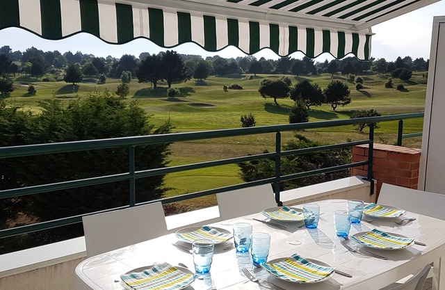 Apartment, superb view of the golf course