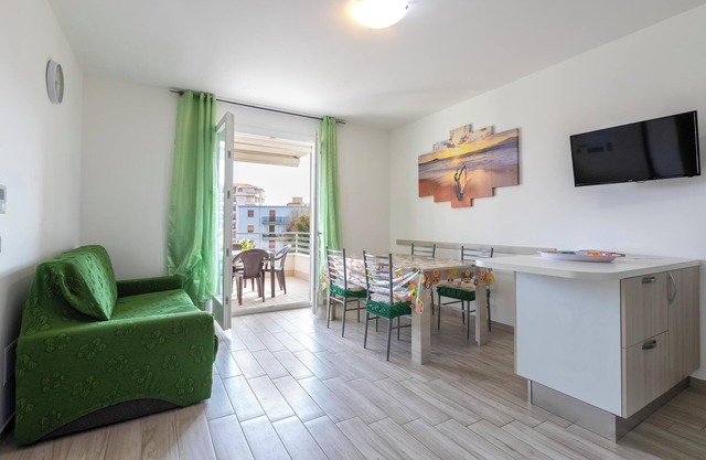 Apartment “Tirreno” close to the Beach with A/C, Balcony & Terrace
