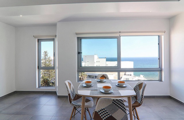 Apartment Torre Invicta 6ºC - Vista Mar with Sea View, Pool, A/C, Wi-Fi, Garden & Balcony