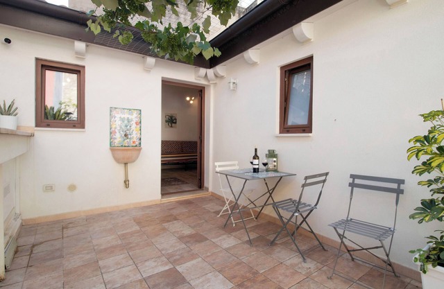 Apartment 'Unit Two' with Shared Terrace, Wi-Fi and Air Conditioning