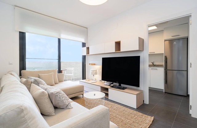 Apartment with sea front views and pool 1min beach