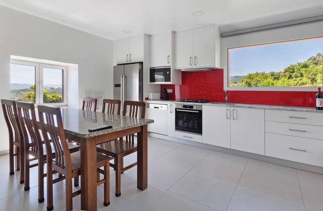 Apartment with Mountain View, Shared Pool and Wi-Fi