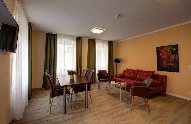 Apartment with 2 bedrooms, bath u. add. Guest toilet in the old town of Görlitz