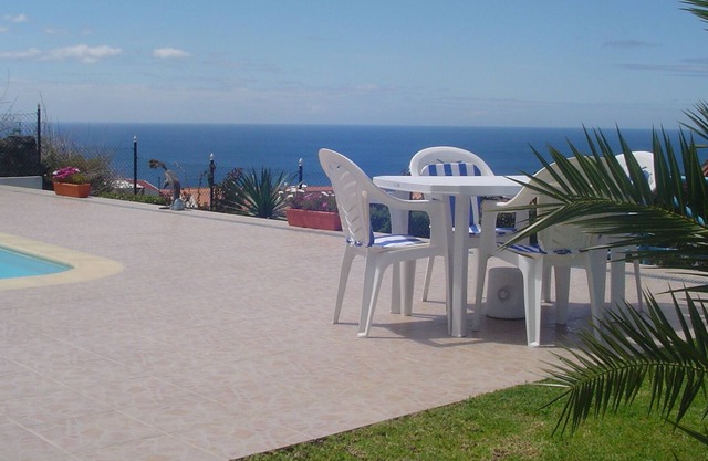 Apartment with a Pool, Golfinhos 2 bedrooms in Horta